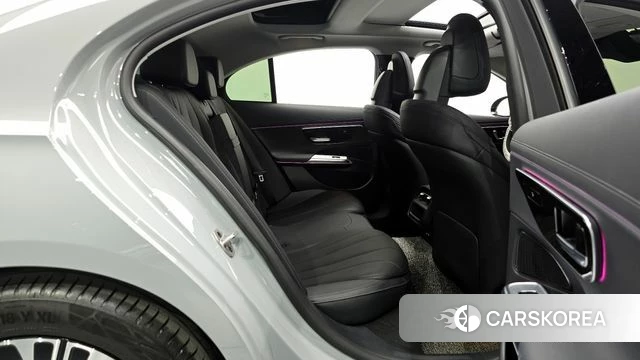 Mercedes-Benz E-Class W214 2024 Серебристо-серый из Кореи, фото 3