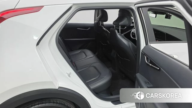 Kia Di Ol Nu Niro 2023 Белый из Кореи, фото 3