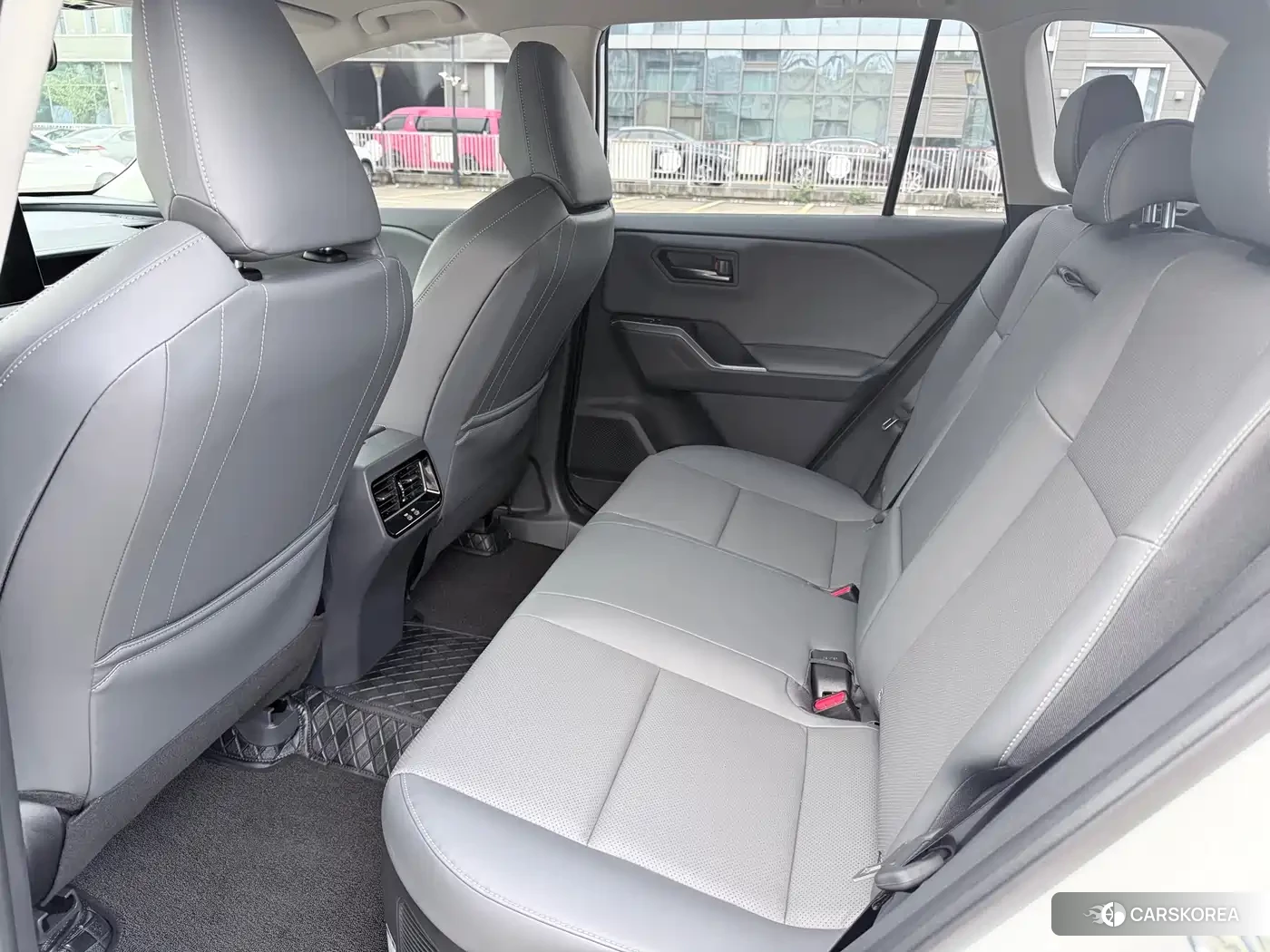 Toyota RAV4 2026 Белый из Китая, фото 3