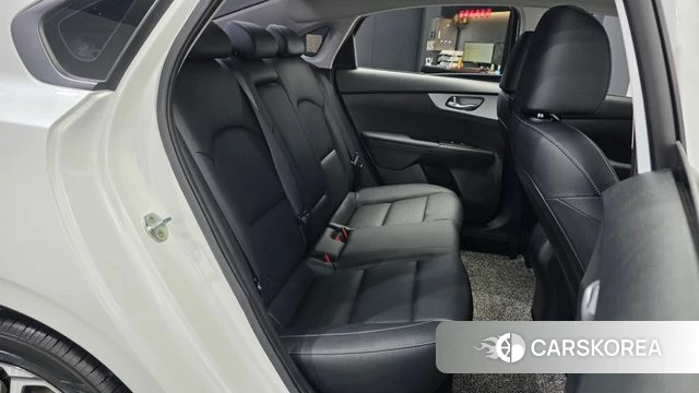 Kia The New K3 2nd generation 2022 Белый из Кореи, фото 3