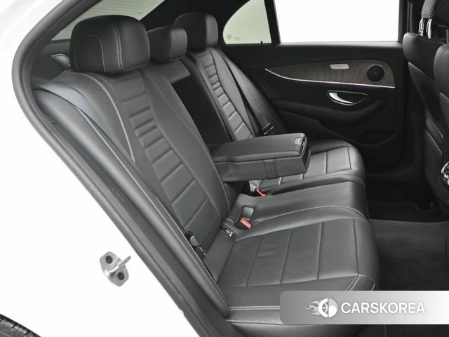 Mercedes-Benz E-Class W213 2021 Белый из Кореи, фото 3