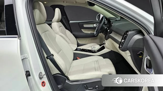 Volvo XC40 2025 Белый из Кореи, фото 3
