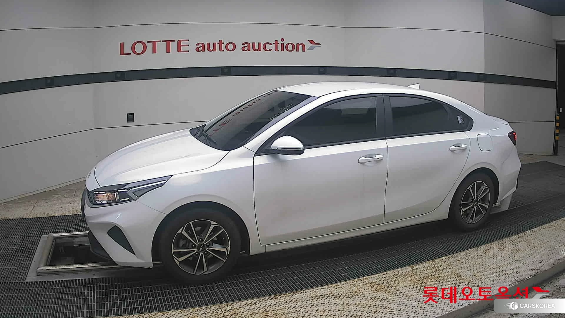 Kia K3 2022 Snow White Pearl из Кореи, фото 3