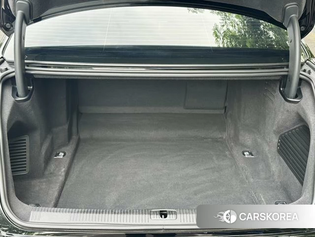 Audi A8 2023 Черный из Китая, фото 3