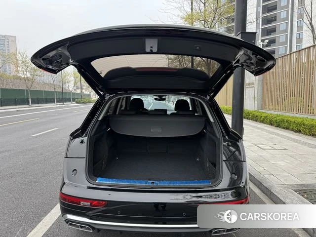 Audi Q5L 2023 Черный из Китая, фото 3