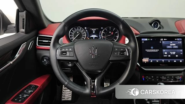 Maserati Ghibli 2023 Белый из Кореи, фото 3