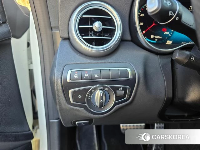 Mercedes-Benz C-Class W205 2022 Белый из Кореи, фото 3