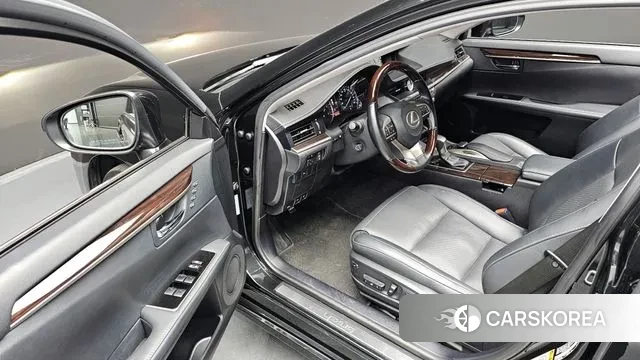 Lexus New ES300h 2018 Черный из Кореи, фото 3