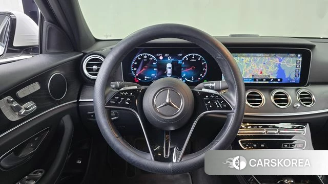Mercedes-Benz E-Class W213 2023 Белый из Кореи, фото 3