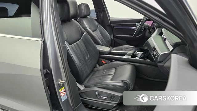 Audi e-Tron 2021 Серый из Кореи, фото 3