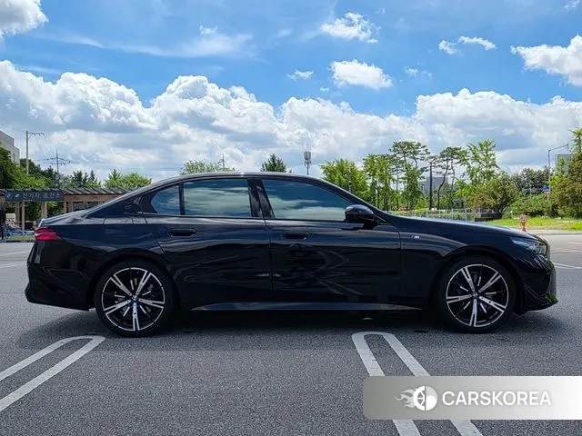 BMW 5 Series (G60) id 2883727 из Кореи 3