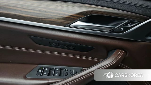 BMW 5 Series (G30) 2018 Белый из Кореи, фото 3