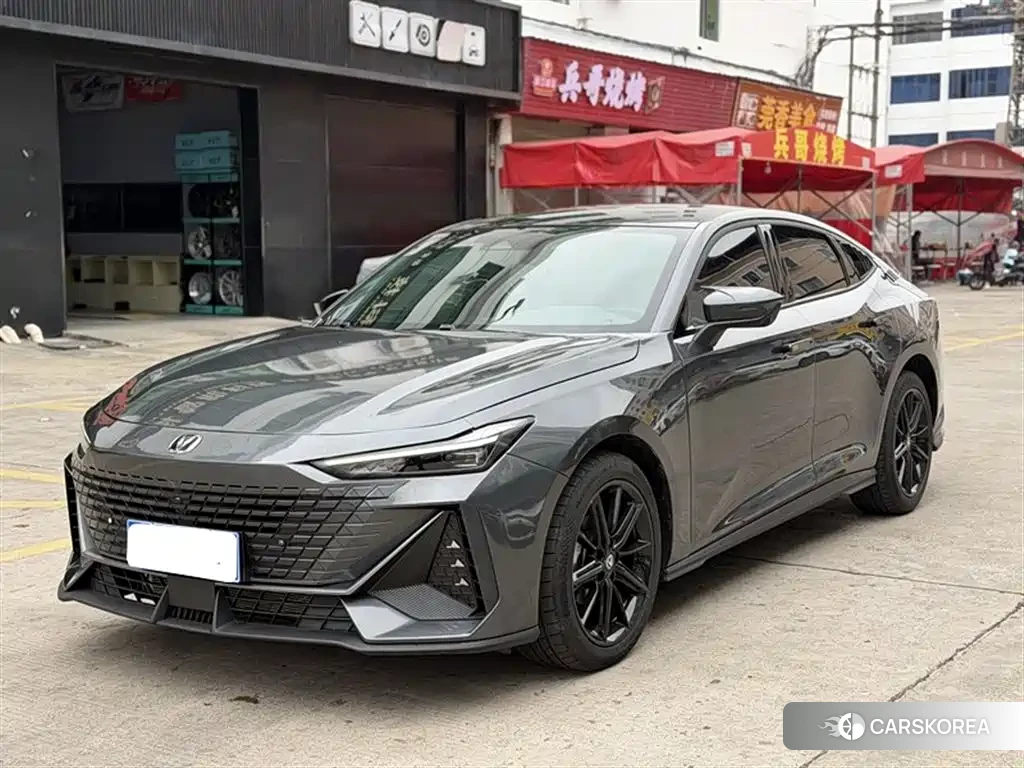 Chang'an UNI-V 2023 Silver/gray из Китая, фото 3