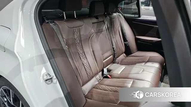 BMW 5 Series (G30) 2023 Белый из Кореи, фото 3