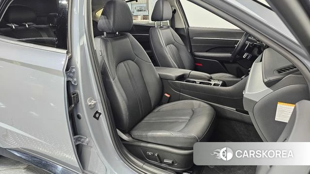 Hyundai Sonata D Edge Hybrid (DN8) 2024 Светло-серебряный цвет из Кореи, фото 3