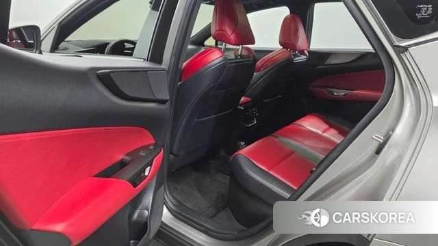 Lexus NX450h + 2nd generation 2024 Серебристо-серый из Кореи, фото 3