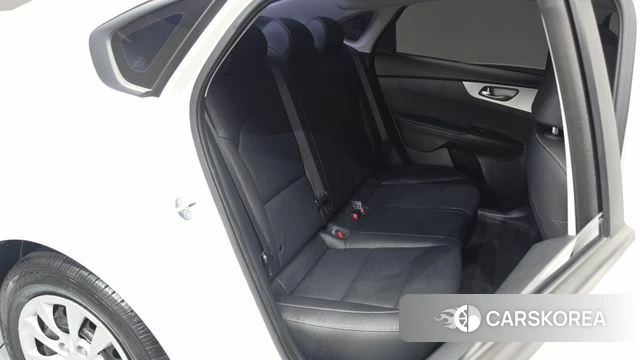 Kia The New K3 2nd generation 2023 Белый из Кореи, фото 3