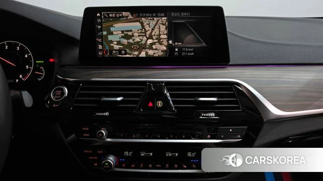 BMW 5 Series (G30) 2019 Небесно-голубой из Кореи, фото 3