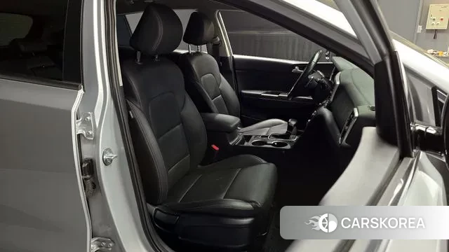 Kia Sportage The Bold 2021 Серебристо-серый из Кореи, фото 3