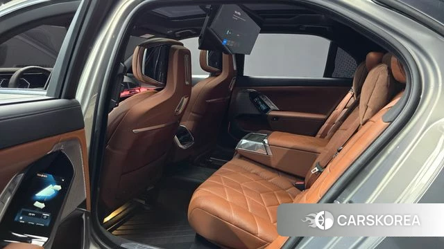 BMW 7 Series (G70) 2024 Серебристо-серый из Кореи, фото 3