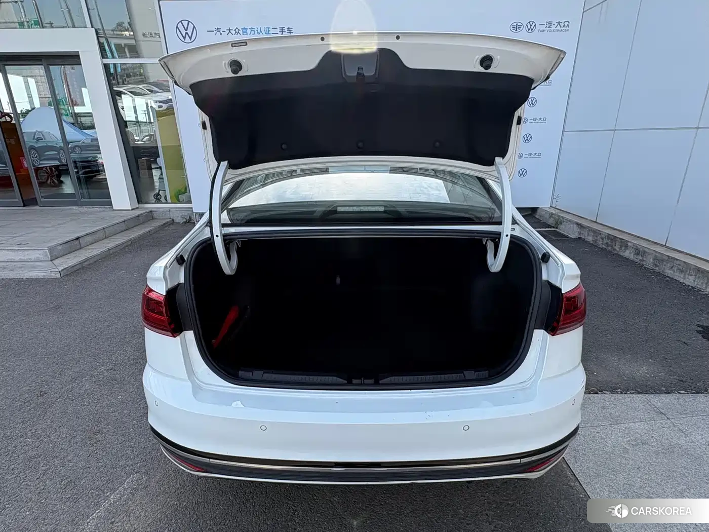 Volkswagen Bora 2023 Белый из Китая, фото 4