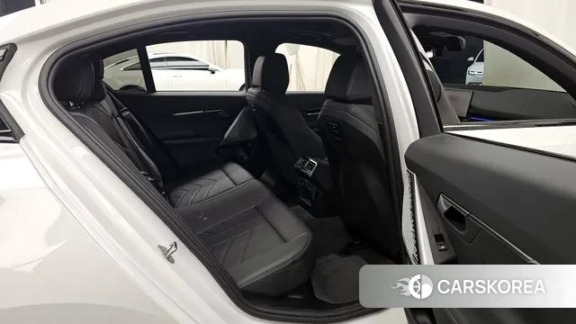 BMW 5 Series (G60) 2024 Белый из Кореи, фото 3