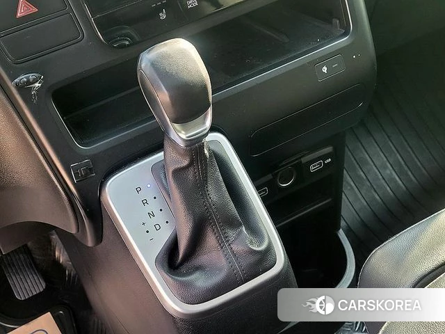 Hyundai Staria 2021 Серебряный из Кореи, фото 3