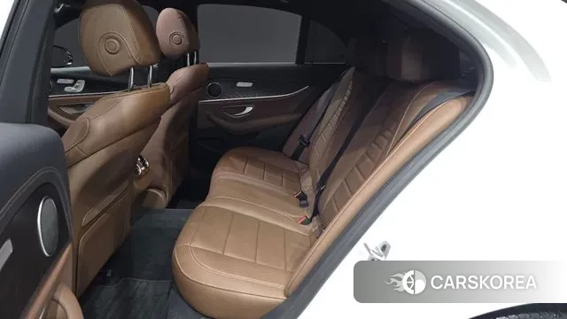 Mercedes-Benz E-Class W213 2023 Белый из Кореи, фото 3