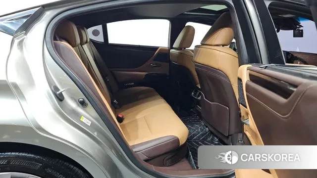 Lexus ES300h 7th generation 2019 Серебристо-серый из Кореи, фото 3