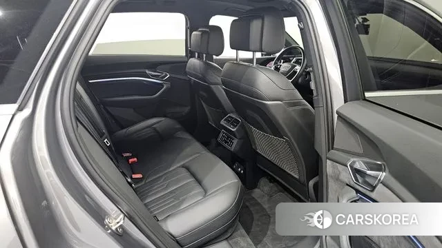 Audi e-Tron 2020 Серый из Кореи, фото 3