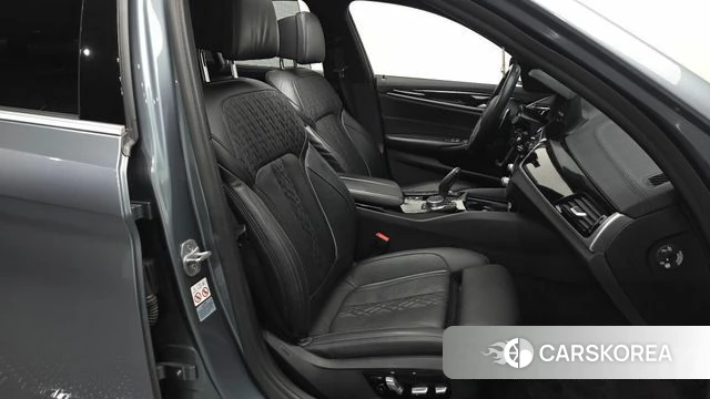 BMW 5 Series (G30) 2019 Серебристо-серый из Кореи, фото 3