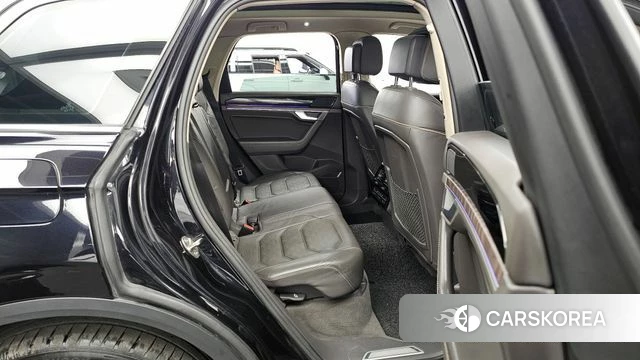 Volkswagen Touareg 3rd generation 2021 Черный из Кореи, фото 3