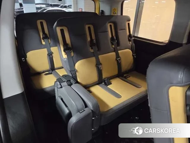 Hyundai Staria 2025 Желтый из Кореи, фото 3