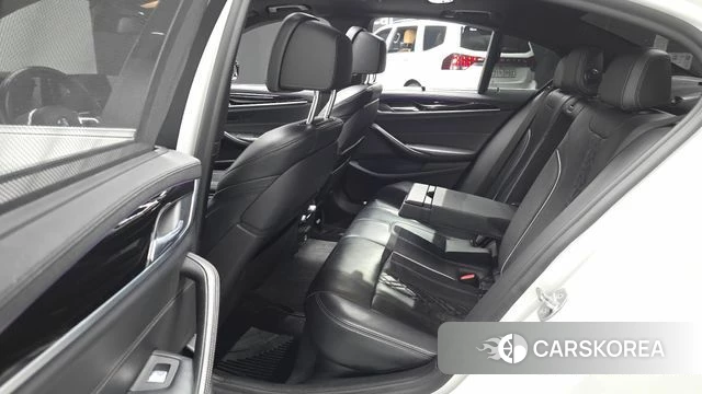 BMW 5 Series (G30) 2019 Белый из Кореи, фото 3