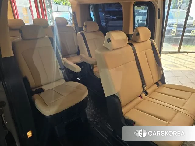 Hyundai Staria 2025 Белый из Кореи, фото 3