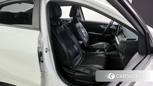 Kia The New K3 2nd generation 2022 Белый из Кореи, фото 3