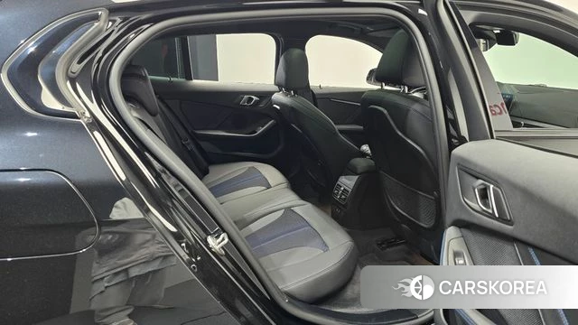 BMW 1 Series (F40) 2023 Черный из Кореи, фото 3