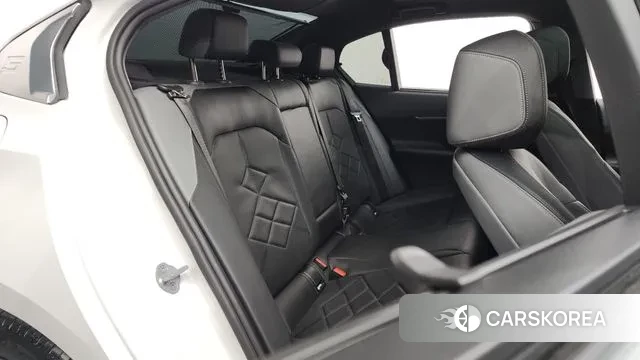 BMW 5 Series (G60) 2023 Белый из Кореи, фото 3