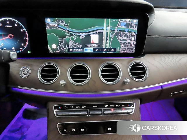 Mercedes-Benz E-Class W213 2022 Белый из Кореи, фото 3