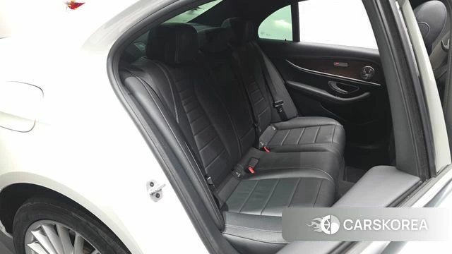 Mercedes-Benz E-Class W213 2023 Белый из Кореи, фото 3