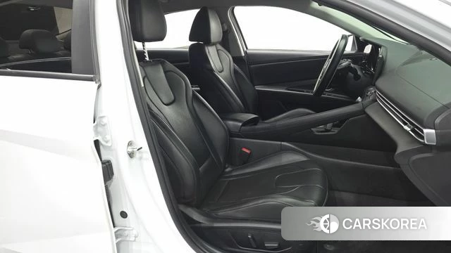 Hyundai Avante Hybrid (CN7) 2022 Белый из Кореи, фото 3