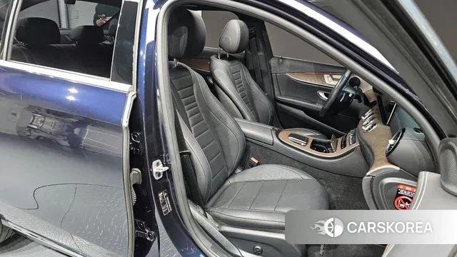 Mercedes-Benz E-Class W213 2022 Синий из Кореи, фото 3