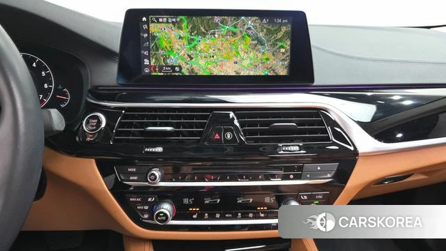 BMW 5 Series (G30) 2019 Белый из Кореи, фото 3