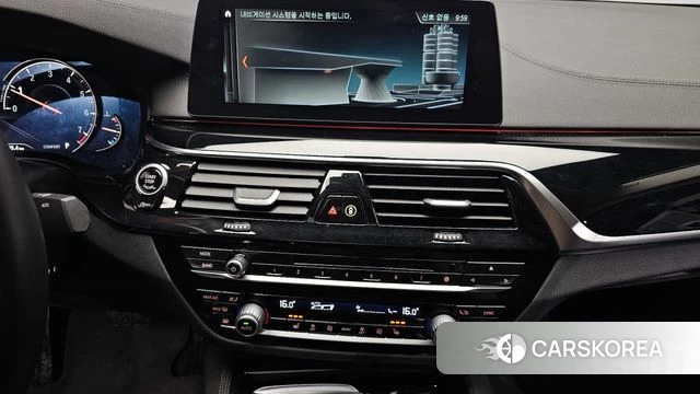 BMW 5 Series (G30) 2018 Серебряный из Кореи, фото 3