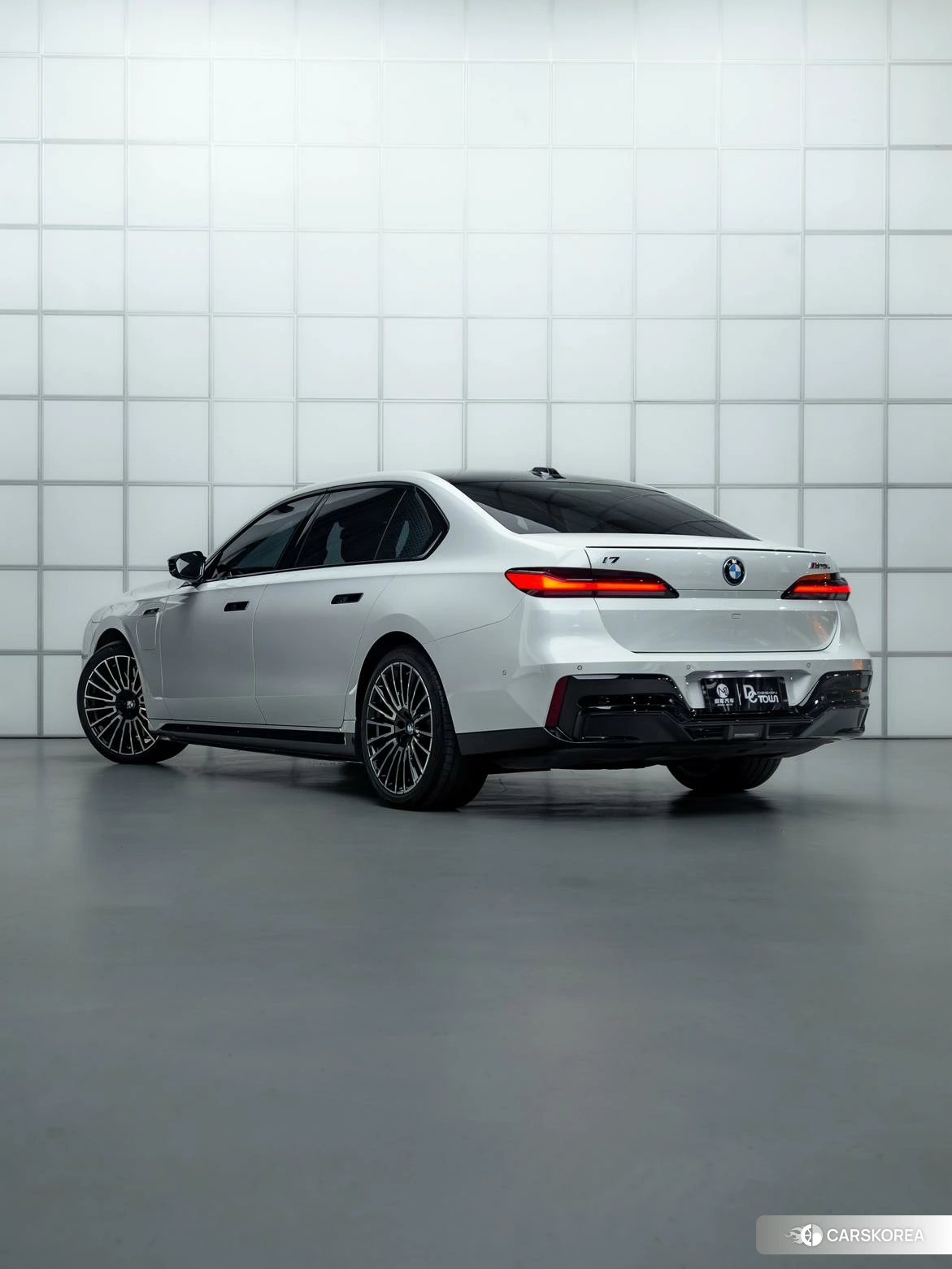 BMW i7 2023 Белый из Китая, фото 3