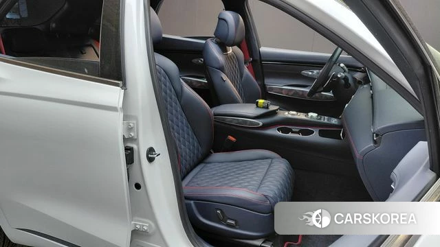 Genesis GV70 2023 Белый из Кореи, фото 3