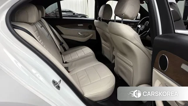 Mercedes-Benz E-Class W213 2021 Белый из Кореи, фото 3