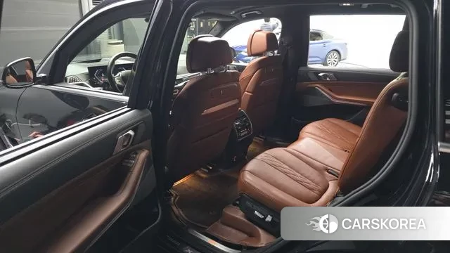 BMW X7 (G07) 2023 Черный из Кореи, фото 3