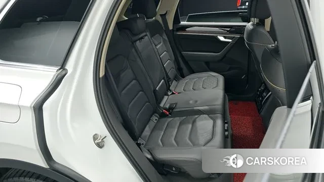 Volkswagen Touareg 3rd generation 2023 Белый из Кореи, фото 3