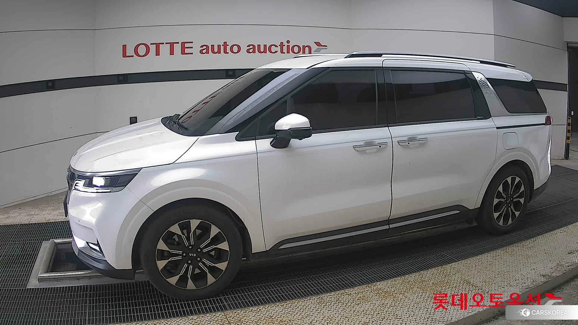 Kia Carnival Limousine 2021 Snow White Pearl (optional) из Кореи, фото 3